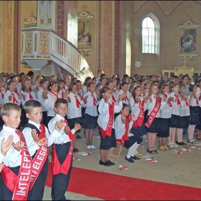 Faraoani: Celebrarea tainei Mirului şi sfinţirea temeliei pentru casa parohială