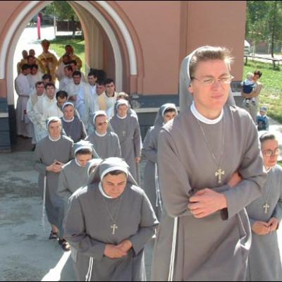 Valea Mare: Profesiune perpetua şi binecuvântare de casă
