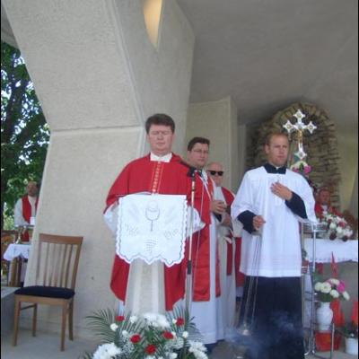 Administrarea Mirului în Parohia Gherăeşti