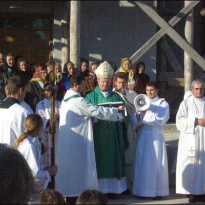 Satu Nou: Sfinţirea a trei clopote aduse din Italia pentru biserica nouă