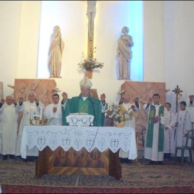Satu Nou: Sfinţirea a trei clopote aduse din Italia pentru biserica nouă