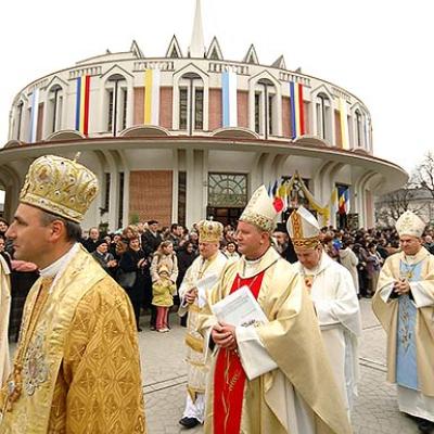 Iaşi: Sfinţirea catedralei (FOCUS)
