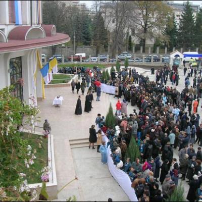 Iaşi: Sfinţirea catedralei - I