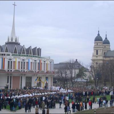 Iaşi: Sfinţirea catedralei - I