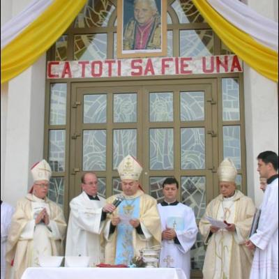 Iaşi: Sfinţirea catedralei - I