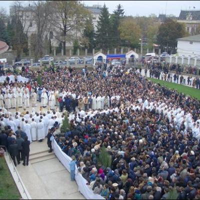 Iaşi: Sfinţirea catedralei - I