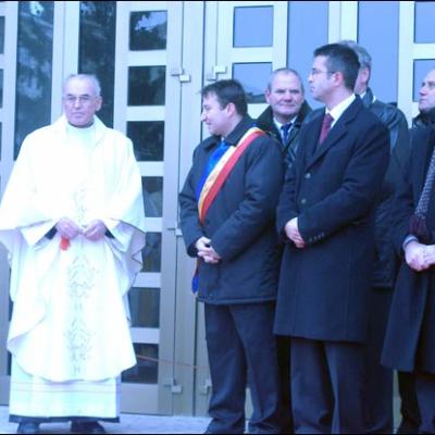 Bacău: Sfinţirea bisericii "Sfinţii Petru şi Paul"