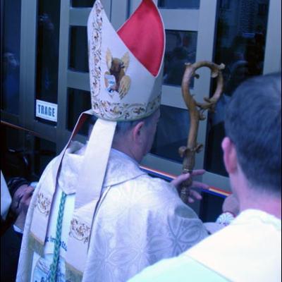 Bacău: Sfinţirea bisericii "Sfinţii Petru şi Paul"