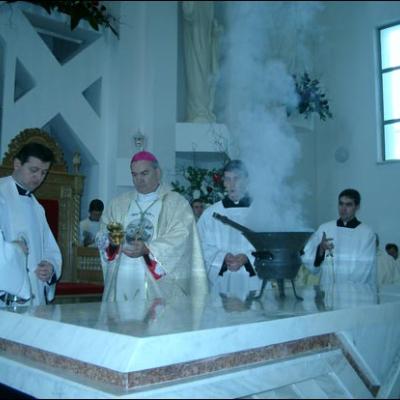 Bacău: Sfinţirea bisericii "Sfinţii Petru şi Paul"