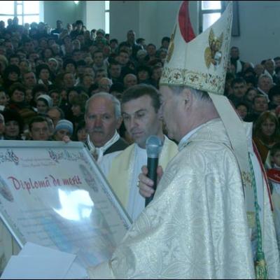 Bacău: Sfinţirea bisericii "Sfinţii Petru şi Paul"