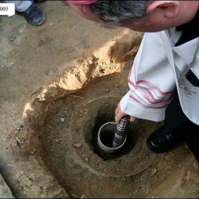 Galaţi: Sfinţirea pietrei de temelie a bisericii "Sfânta Fecioară Maria Regină"
