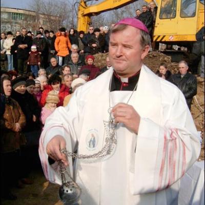 Galaţi: Sfinţirea pietrei de temelie a bisericii "Sfânta Fecioară Maria Regină"