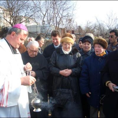 Galaţi: Sfinţirea pietrei de temelie a bisericii "Sfânta Fecioară Maria Regină"