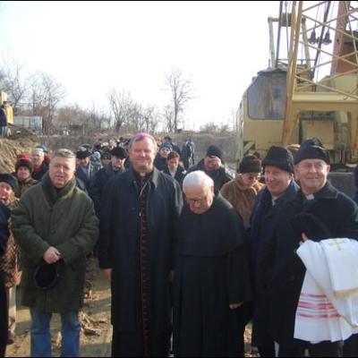 Galaţi: Sfinţirea pietrei de temelie a bisericii "Sfânta Fecioară Maria Regină"