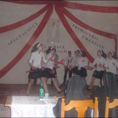17 aprilie 2006: Roman: "Spectacolul Primăverii Creştine"