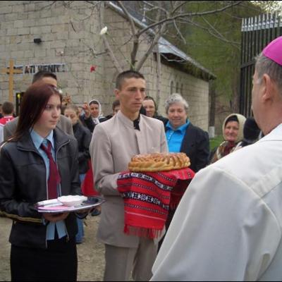 22-23 aprilie 2006: Vizită pastorală în Parohia Moineşti