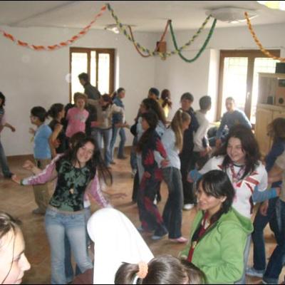 6 mai 2006: Dărmăneşti: Pregătirile pentru Ziua Tineretului