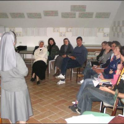 6 mai 2006: Dărmăneşti: Pregătirile pentru Ziua Tineretului