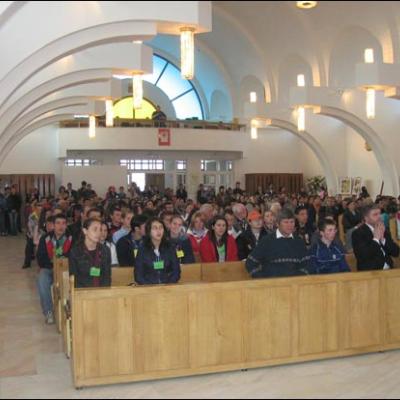 6 mai 2006: Dărmăneşti: Pregătirile pentru Ziua Tineretului