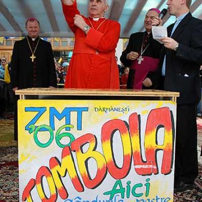 7 mai 2006: Dărmăneşti: Sub stropii credinţei (FOCUS)
