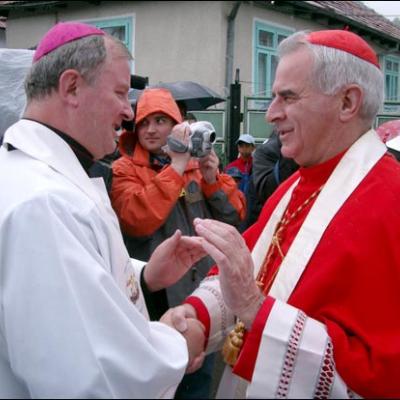 7 mai 2006: Dărmăneşti: Sub stropii credinţei (I)