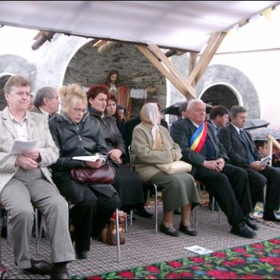 7 mai 2006: Dărmăneşti: Sub stropii credinţei (I)