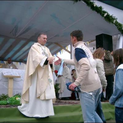 7 mai 2006: Dărmăneşti: Sub stropii credinţei (II)