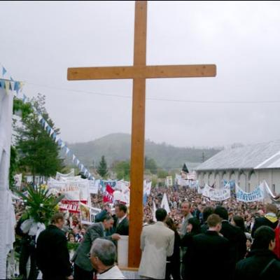 7 mai 2006: Dărmăneşti: Sub stropii credinţei (II)