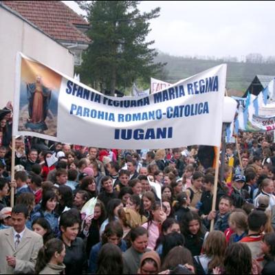 7 mai 2006: Dărmăneşti: Sub stropii credinţei (III)