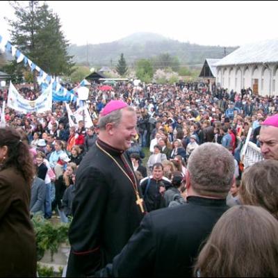 7 mai 2006: Dărmăneşti: Sub stropii credinţei (III)