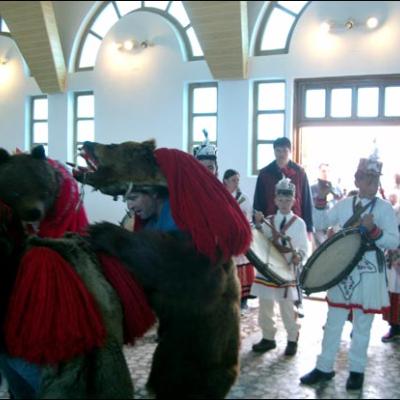 7 mai 2006: Dărmăneşti: Sub stropii credinţei (III)