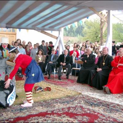 7 mai 2006: Dărmăneşti: Sub stropii credinţei (III)