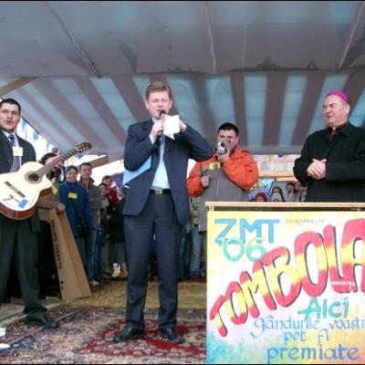 7 mai 2006: Dărmăneşti: Sub stropii credinţei (III)