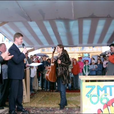 7 mai 2006: Dărmăneşti: Sub stropii credinţei (III)