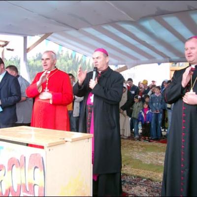 7 mai 2006: Dărmăneşti: Sub stropii credinţei (III)