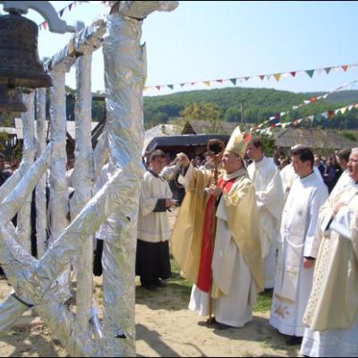 13 mai 2006: Gâşteni: Sfinţire de clopote