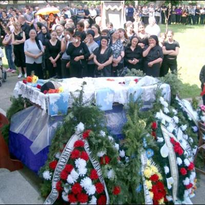 24 mai 2006: Gherăeşti: Înmormântarea pr. Anton Dănculesei