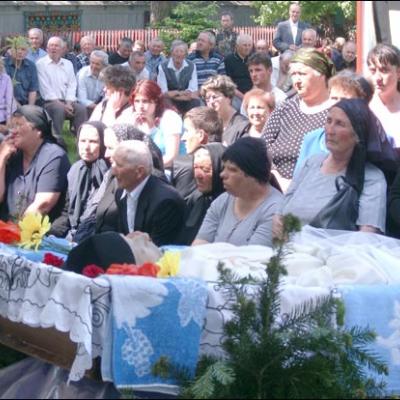 24 mai 2006: Gherăeşti: Înmormântarea pr. Anton Dănculesei