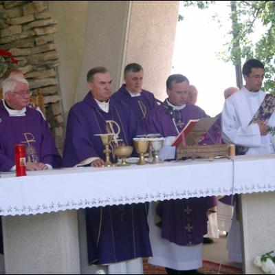 24 mai 2006: Gherăeşti: Înmormântarea pr. Anton Dănculesei