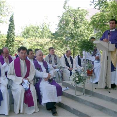 24 mai 2006: Gherăeşti: Înmormântarea pr. Anton Dănculesei