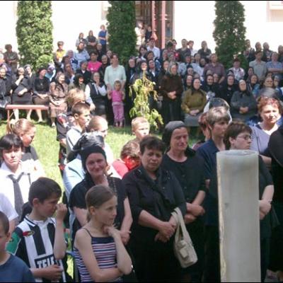 24 mai 2006: Gherăeşti: Înmormântarea pr. Anton Dănculesei