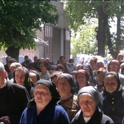 24 mai 2006: Gherăeşti: Înmormântarea pr. Anton Dănculesei