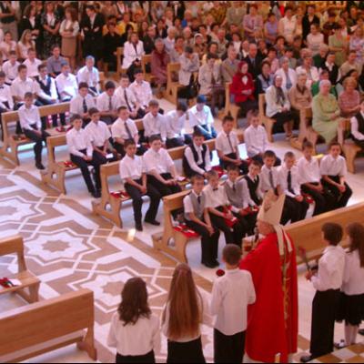 4 mai 2006: Administrarea Mirului în Parohia "Adormirea Maicii Domnului" Iaşi