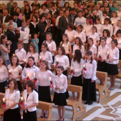 4 mai 2006: Administrarea Mirului în Parohia "Adormirea Maicii Domnului" Iaşi