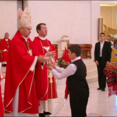 4 mai 2006: Administrarea Mirului în Parohia "Adormirea Maicii Domnului" Iaşi