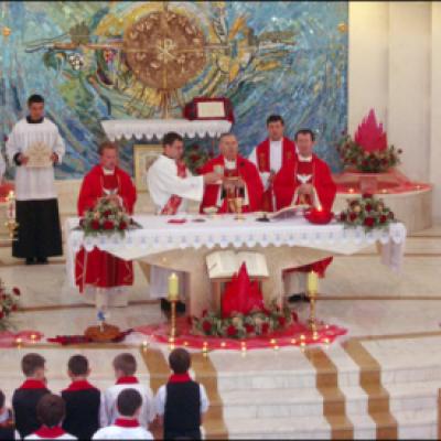 4 mai 2006: Administrarea Mirului în Parohia "Adormirea Maicii Domnului" Iaşi