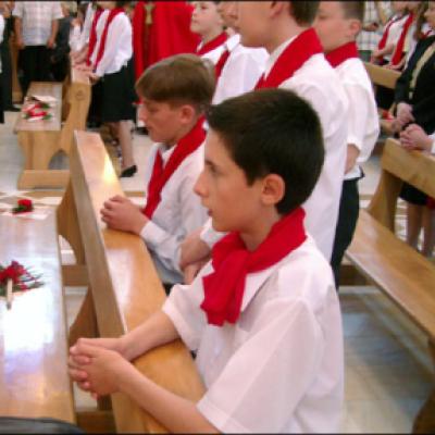 4 mai 2006: Administrarea Mirului în Parohia "Adormirea Maicii Domnului" Iaşi