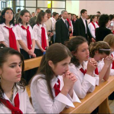 4 mai 2006: Administrarea Mirului în Parohia "Adormirea Maicii Domnului" Iaşi