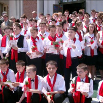 4 mai 2006: Administrarea Mirului în Parohia "Adormirea Maicii Domnului" Iaşi