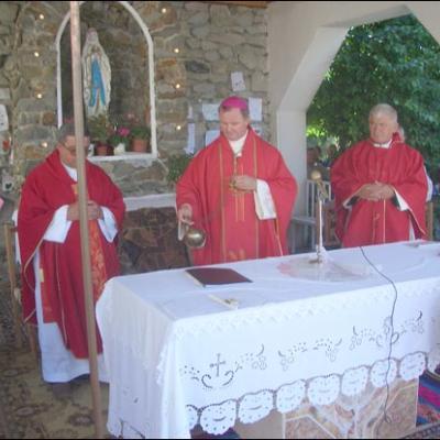 29 iulie 2006: Administrarea Mirului în Parohia Băluşeşti pentru 101 candidaţi